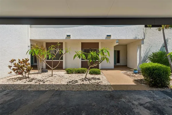 Property Slideshow image 3 of 63 | 6067 fairway ln 1413, Bradenton, FL, 34210