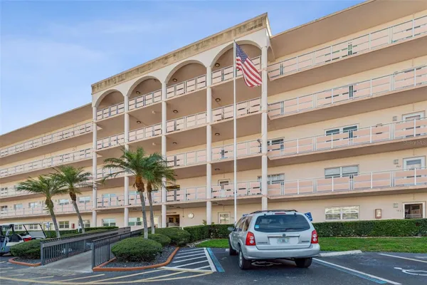 Property Slideshow image 3 of 68 | 5623 80th st 314, St Petersburg, FL, 33709