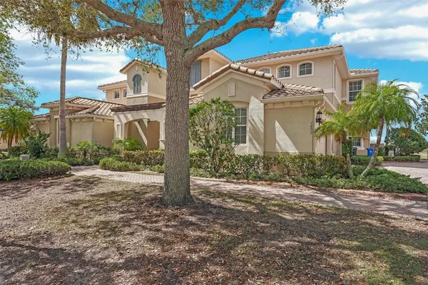 Property Slideshow image 2 of 54 | 1435 emerald dunes dr, Sun City Center, FL, 33573