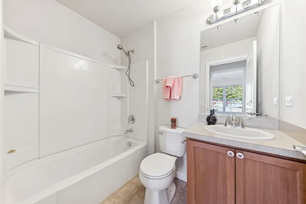 Property Slideshow image 3 of 28 | 2920 stoney creek dr, Elgin, IL, 60124