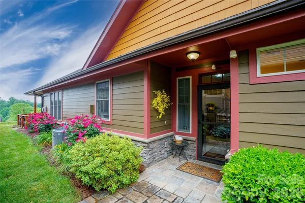 Property Slideshow image 2 of 37 | 3 holland mountain vw, Asheville, NC, 28804