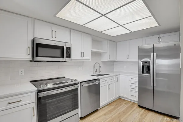 Property Slideshow image 3 of 22 | 14001 e marina dr 603, Aurora, CO, 80014