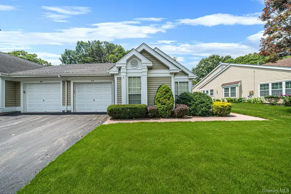 Property Slideshow image 2 of 35 | 276 glen dr, Brookhaven, NY, 11961