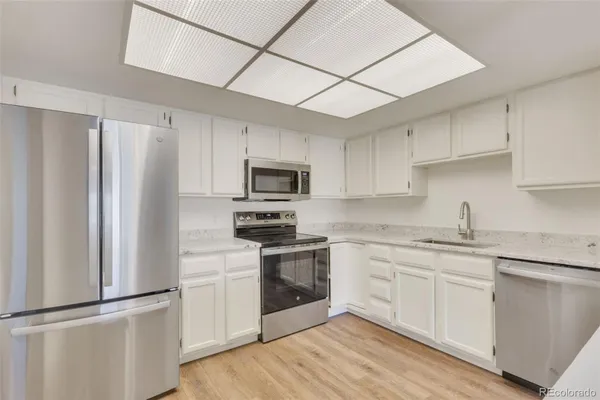 Property Slideshow image 2 of 40 | 13992 e marina dr 109, Aurora, CO, 80014
