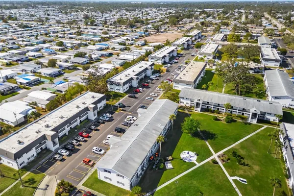 Property Slideshow image 3 of 32 | 202 47th avenue dr 334, Bradenton, FL, 34207