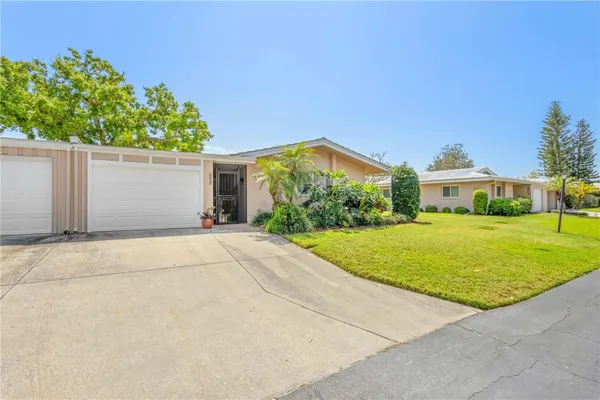 Property Slideshow image 3 of 35 | 3328 dartmouth ln 1012, Sarasota, FL, 34239