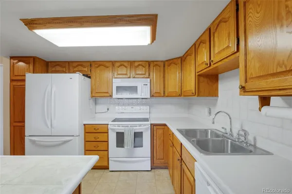 Property Slideshow image 2 of 45 | 14001 e marina dr 607, Aurora, CO, 80014