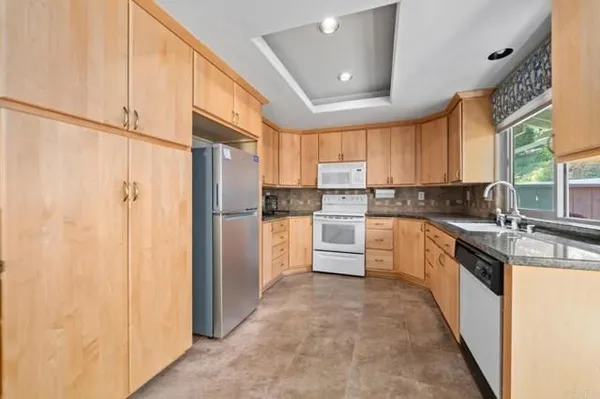 Property Slideshow image 2 of 33 | 1642 via barlovento, San Marcos, CA, 92078