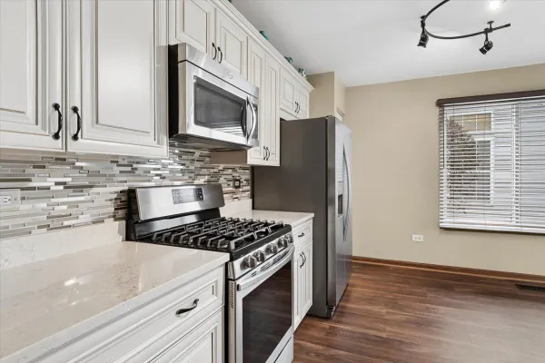 Property Slideshow image 3 of 31 | 21429 w sycamore ct, Plainfield, IL, 60544