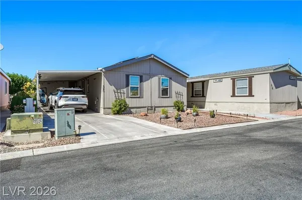 Property Slideshow image 2 of 42 | 320 montecito dr, Pahrump, NV, 89048