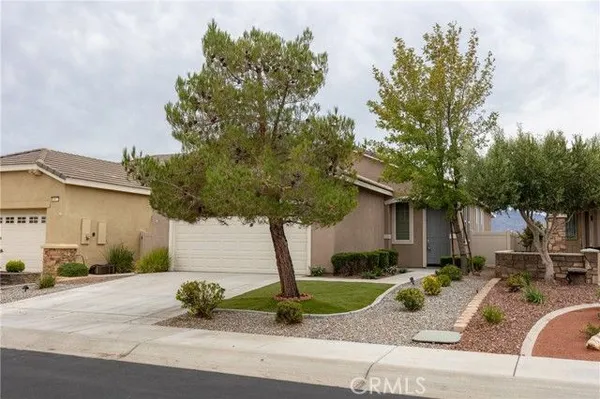 Property Slideshow image 2 of 22 | 19453 maple creek rd, Apple Valley, CA, 92308