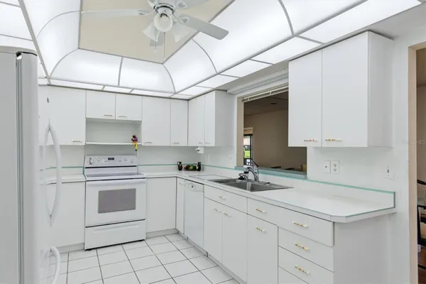 Property Slideshow image 3 of 45 | 5451 golf pointe dr v-225, Sarasota, FL, 34243