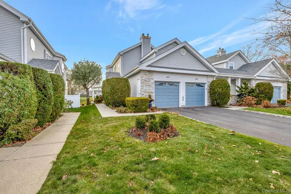 Property Slideshow image 2 of 45 | 477 woodscreek ct, Moriches, NY, 11955