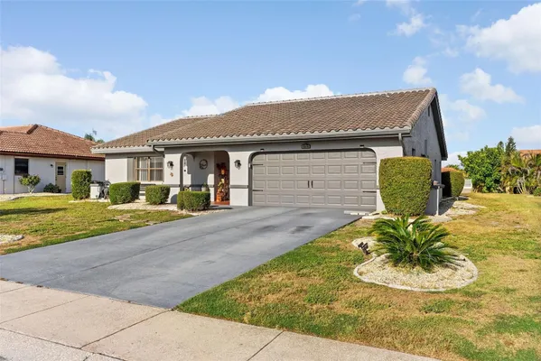 Property Slideshow image 2 of 32 | 1816 granville ln, Sun City Center, FL, 33573