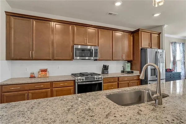 Property Slideshow image 3 of 27 | 4212 kendall ln, Williamsburg, VA, 23188