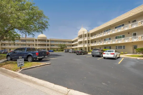 Property Slideshow image 3 of 38 | 2350 haitian dr 28, Clearwater, FL, 33763