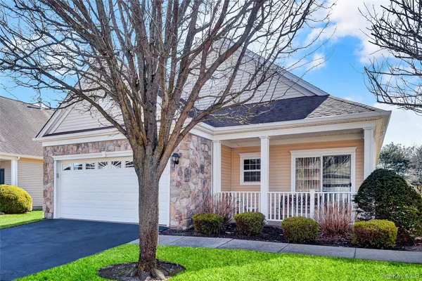 Property Slideshow image 3 of 28 | 3 louden loop, Brookhaven, NY, 11766