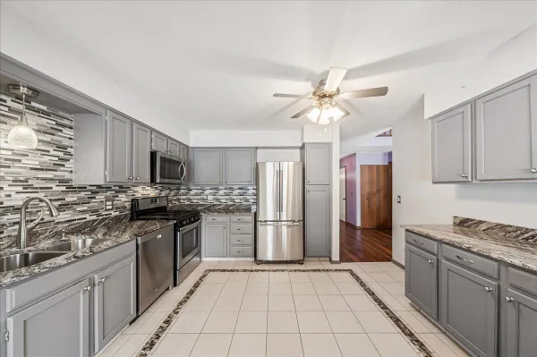 Property Slideshow image 3 of 22 | 216 country club dr, Prospect Heights, IL, 60070