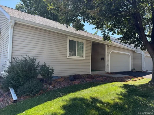 Property Slideshow image 3 of 28 | 13922 e linvale pl, Aurora, CO, 80014