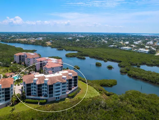 Property Slideshow image 2 of 61 | 5430 eagles point cir 101, Sarasota, FL, 34231