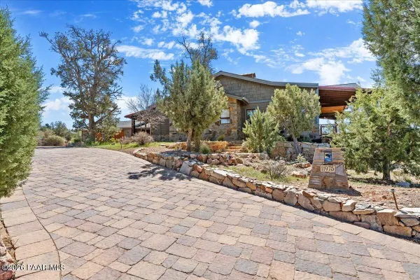 Property Slideshow image 2 of 32 | 11975 w six shooter rd r, Prescott, AZ, 86305
