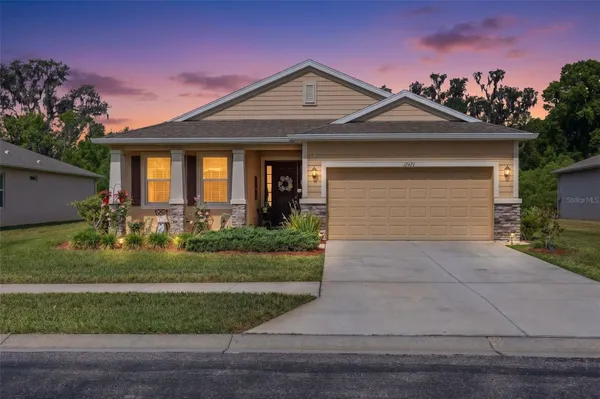 Property Slideshow image 2 of 75 | 12421 eastpointe dr, Dade City, FL, 33525