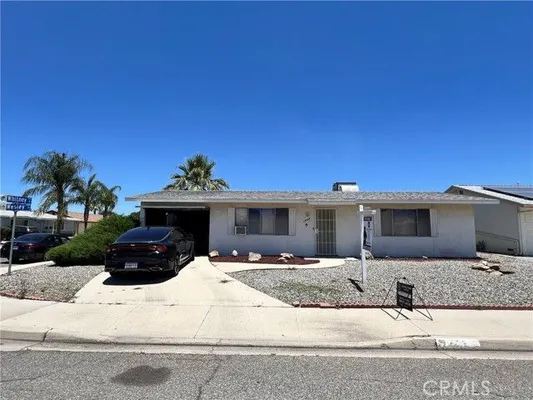 Property Slideshow image 2 of 32 | 1598 w wesley pl, Hemet, CA, 92543