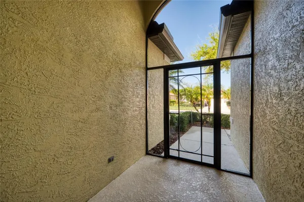 Property Slideshow image 3 of 39 | 8142 stirling falls cir, Sarasota, FL, 34243