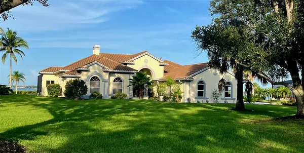 Property Slideshow image 2 of 100 | 3121 rivershore ln, Port Charlotte, FL, 33953