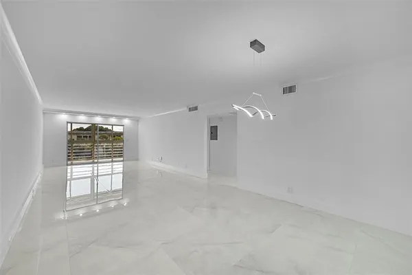 Property Slideshow image 3 of 65 | 2901 victoria cir m4, Coconut Creek, FL, 33066