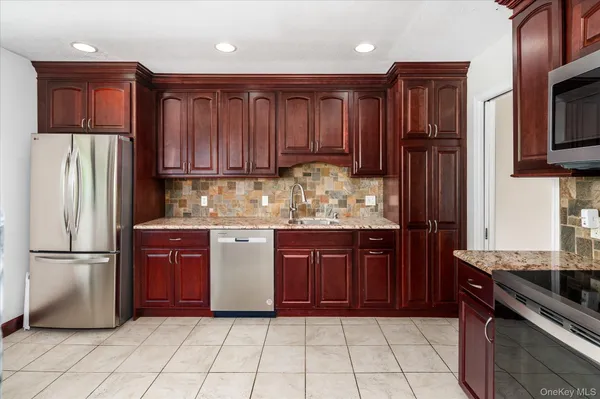 Property Slideshow image 3 of 34 | 91 heritage hls d, Somers, NY, 10589