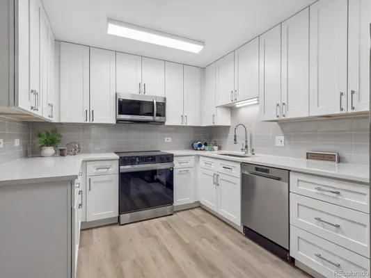 Property Slideshow image 2 of 49 | 635 s alton way 4b, Denver, CO, 80247