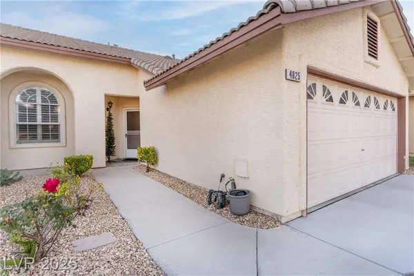 Property Slideshow image 3 of 37 | 4825 winterset dr, Las Vegas, NV, 89130
