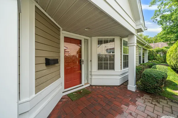 Property Slideshow image 3 of 35 | 276 glen dr, Brookhaven, NY, 11961