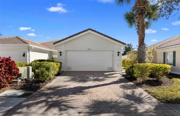 Property Slideshow image 2 of 35 | 7517 renato ct, Sarasota, FL, 34238
