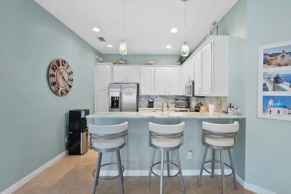 Property Slideshow image 3 of 14 | 2121 burgos dr, Sarasota, FL, 34238