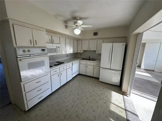 Property Slideshow image 2 of 10 | 2451 canadian way 23, Clearwater, FL, 33763