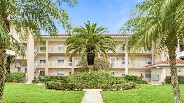 Property Slideshow image 3 of 38 | 6501 stone river rd 302, Bradenton, FL, 34203