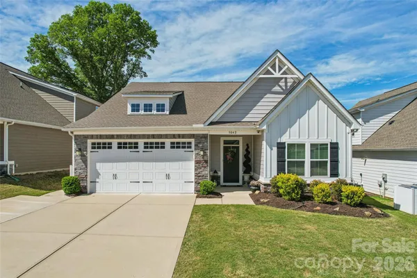 Property Slideshow image 2 of 43 | 5042 summer surprise ln, Charlotte, NC, 28215
