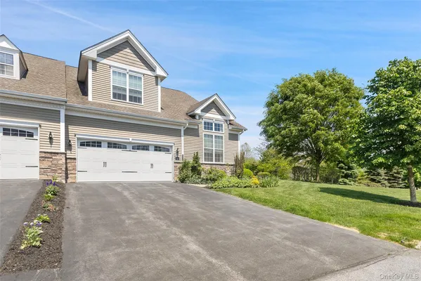 Property Slideshow image 3 of 42 | 2 avondale ln, Wappinger, NY, 12590