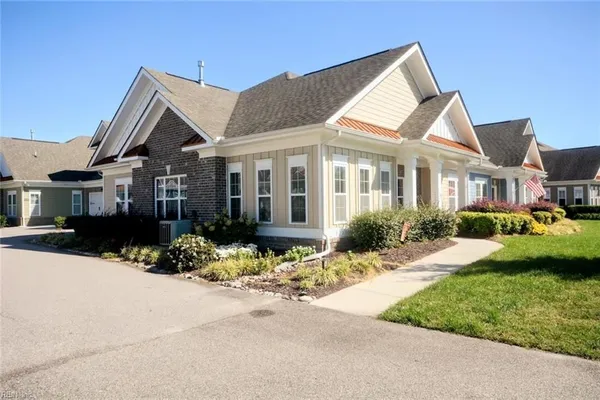 Property Slideshow image 2 of 41 | 1443 thistlewood ln, Chesapeake, VA, 23320