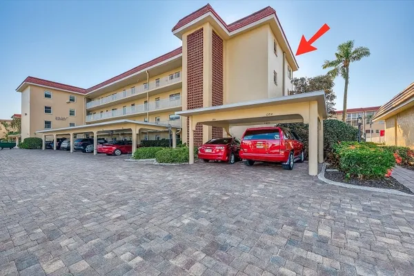 Property Slideshow image 3 of 20 | 1250 n portofino dr apt 408, Sarasota, FL, 34242