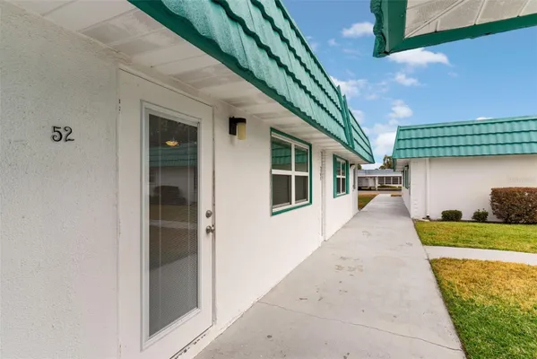 Property Slideshow image 3 of 29 | 205 kings blvd 52, Sun City Center, FL, 33573