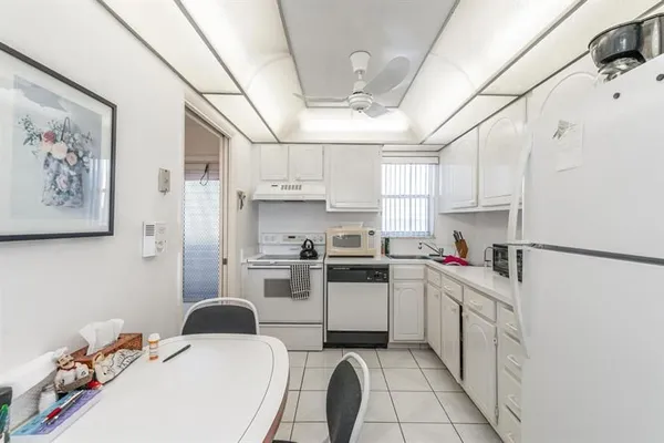 Property Slideshow image 3 of 75 | 8900 washington blvd apt 506b, Pembroke Pines, FL, 33025