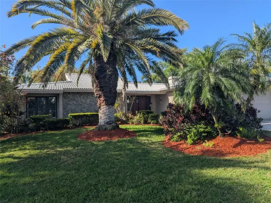 Property Slideshow image 2 of 79 | 3890 wilshire cir 27, Sarasota, FL, 34238