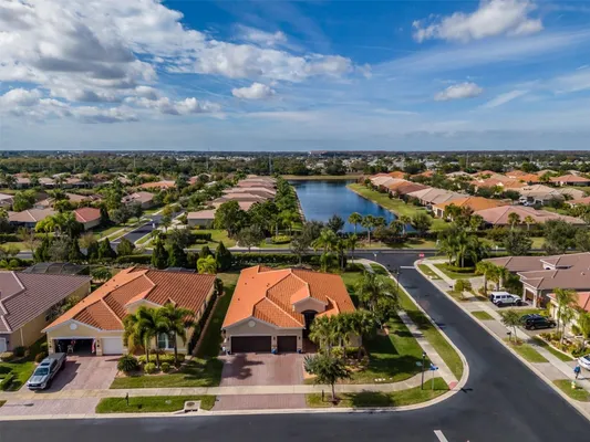 Property Slideshow image 2 of 100 | 16301 garnet glen pl, Wimauma, FL, 33598