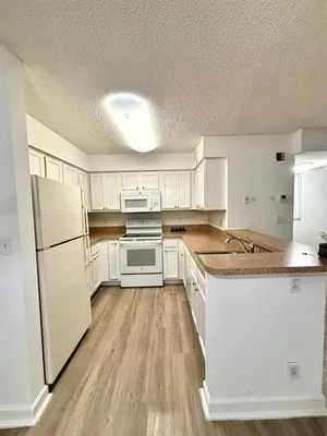 Property Slideshow image 2 of 12 | 7630 westwood dr 321, Tamarac, FL, 33321