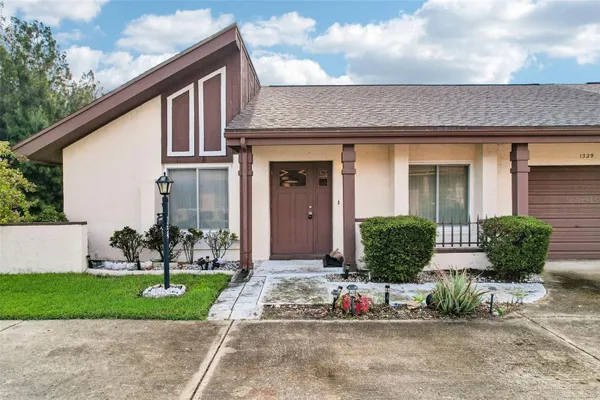 Property Slideshow image 2 of 45 | 1329 new bedford dr, Sun City Center, FL, 33573