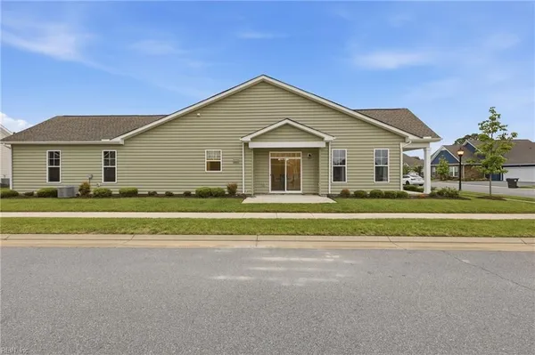 Property Slideshow image 3 of 44 | 301 cathedral st, Smithfield, VA, 23430