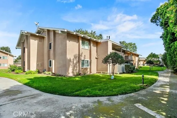 Property Slideshow image 2 of 22 | 8877 lauderdale ct unit 212b, Huntington Beach, CA, 92646